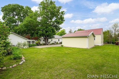 5-web-or-mls-812 Forest St-5