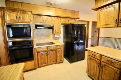 1812 E Bankhead Dr, Weatherford, TX 76086 - photo 6