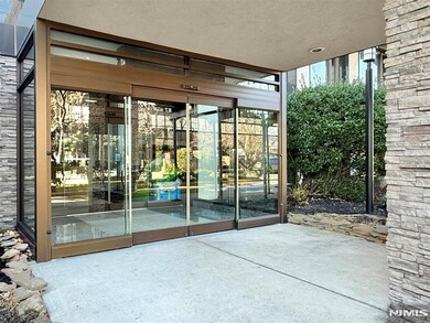 The Pembroke at Fort Lee unit 5E, Fort Lee, NJ 07024 - photo 2