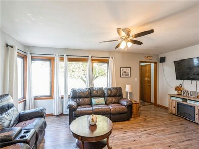 1103 N 5th Ave E, Newton, IA 50208 - photo 6