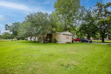 405 Velasco St, Brazoria, TX 77422 - photo 4