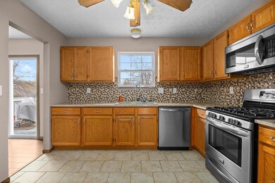 733 Copper Line Rd, Maryville, IL 62062 - photo 6