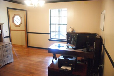 9347 Bennie Dining 3