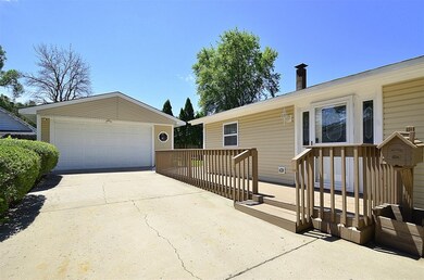 411 Blackhawk Ave, Carpentersville, IL 60110 - photo 2