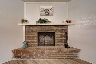 1509 NE 4th St, Moore, OK 73160 - photo 5
