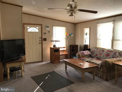 113 Robin Dr, Paulsboro, NJ 08066 - photo 2