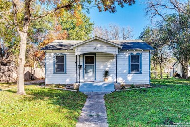 828 E Humphreys St, Seguin, TX 78155 - photo 2