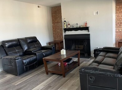 5809 Oakwood Dr unit C, Lisle, IL 60532 - photo 3