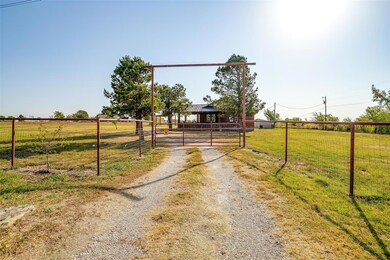 5300 Comanche Dr, Godley, TX 76044 - photo 5