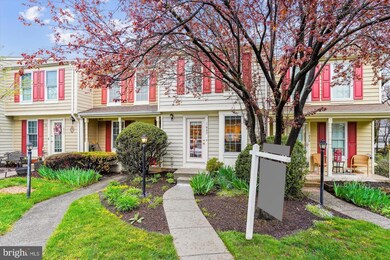 1637 Fieldthorn Dr, Reston, VA 20194 - photo 3