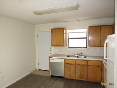 142 Wolf Rd unit A, Copperas Cove, TX 76522 - photo 5