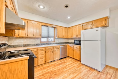 1502 E McClernon St, Springfield, MO 65803 - photo 5