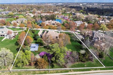 10408 Howe Ln, Leawood, KS 66206 - photo 3