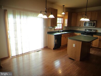 10299 Lindale Ave, Greencastle, PA 17225 - photo 6