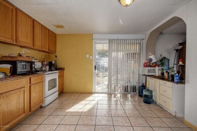 SPACIOUS KITCHEN 2