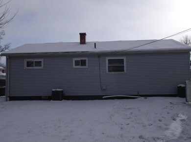 2560 Regina 006