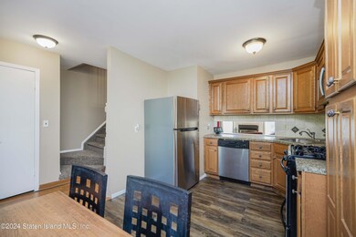 101 Arrowood Ct, Staten Island, NY 10309 - photo 7