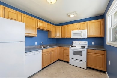 70 Pawtucket Dr, Lowell, MA 01854 - photo 7