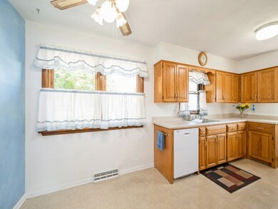 Eat-In Kitchen