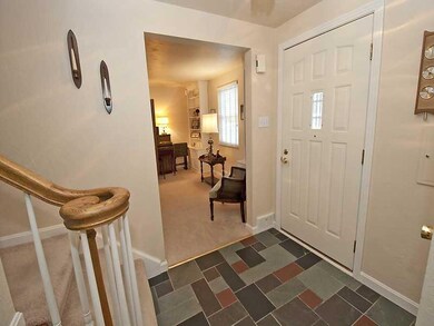 Entry/Foyer.