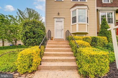 2326 Hunters Square Ct, Reston, VA 20191 - photo 3