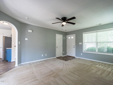 007-1280x960-family-room