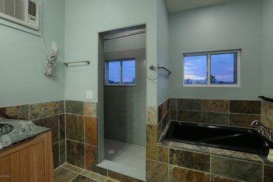 Master Suite Jacuzzi Tub