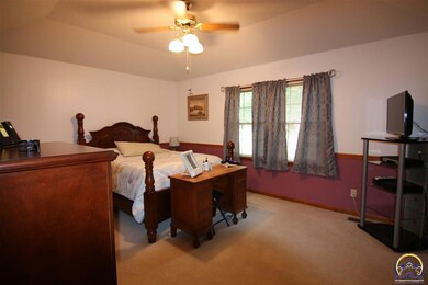 3906 SW Colly Creek Dr, Topeka, KS 66610 - photo 7