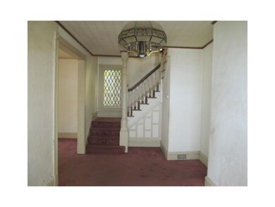 Entry/Foyer.