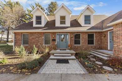 2211 Ferdon Rd, Ann Arbor, MI 48104 - photo 2