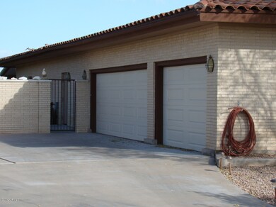 3 Car Garage