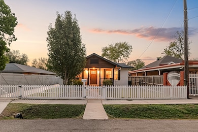 814 Barkley St, Houston, TX 77022 - photo 2