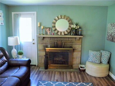 LIVING ROOM/FIREPLACE