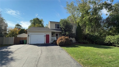 last house on street no neighbor to the right.
