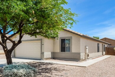 001-photo-front-view-11135406
