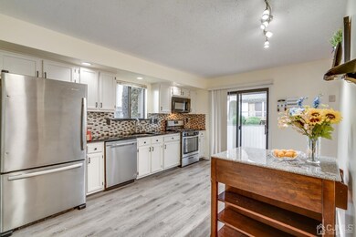 26 Catawba Ct, Monmouth Junction, NJ 08852 - photo 6