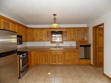 Beautiful newer eat-in kitchen with ceramic floor 
