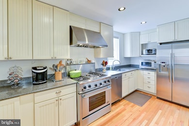 6203 Vorlich Ln, Bethesda, MD 20816 - photo 4