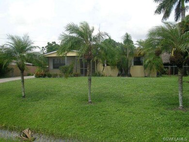 4131 Coconut Circle N. Front yard