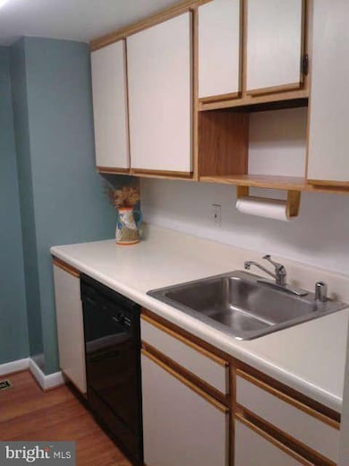 48 Dendron Ct, Parkville, MD 21234 - photo 7