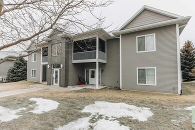 2625 Orchard Dr unit 7, Cedar Falls, IA 50613 - photo 3