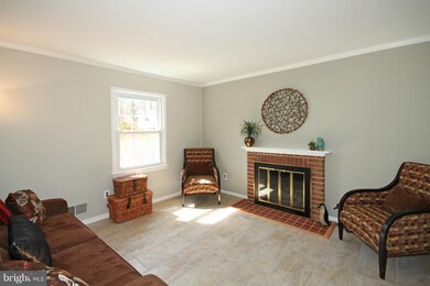 9424 Hermitage Dr, Fairfax, VA 22032 - photo 7