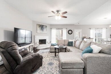 1449 Barras St, Alvin, TX 77511 - photo 6