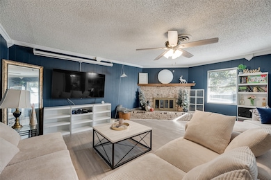 1008 Russell Ln, Bedford, TX 76022 - photo 3