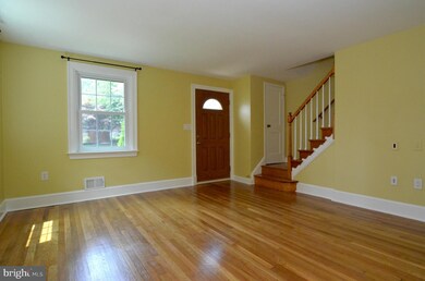 8649 Oak Rd, Parkville, MD 21234 - photo 2