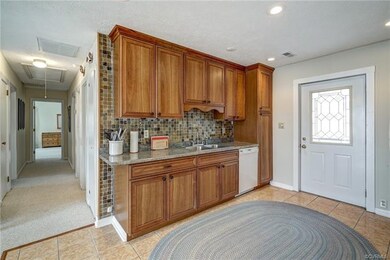 525 N Lakeshore Dr, Louisa, VA 23093 - photo 7