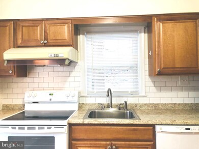 9599 Blake Park Ct, Fairfax, VA 22031 - photo 6