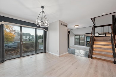 13-1525 S Hill Blvd-WindowStill-Photogra