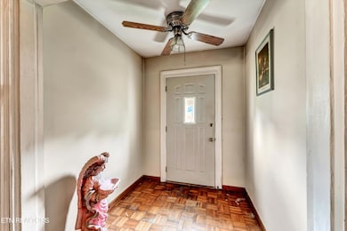 123 Sexton Ln, Clinton, TN 37716 - photo 4