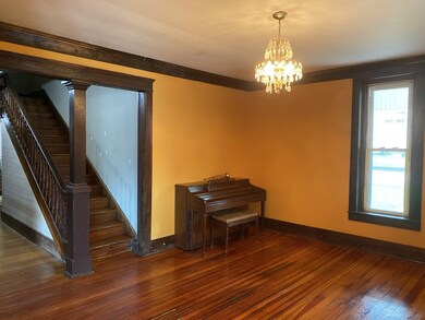 Additional view of foyer
